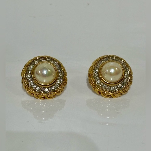 Rare Authentic Nina Ricci Clip on Faux Pearl Gold tone Earrings - Picture 3 of 13